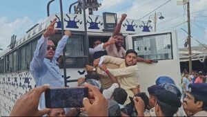 Madhepura: समाहरणालय घेराव को निकले छात्रों पर पुलिस का एक्शन, करीब डेढ़ दर्जन प्रदर्शनकारी हिरासत में