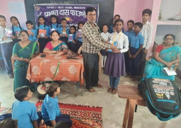 Darbhanga: बलभद्रपुर स्कूल में महात्मा गांधी पर भाषण प्रतियोगिता, संगीता कुमारी बनीं विजेता