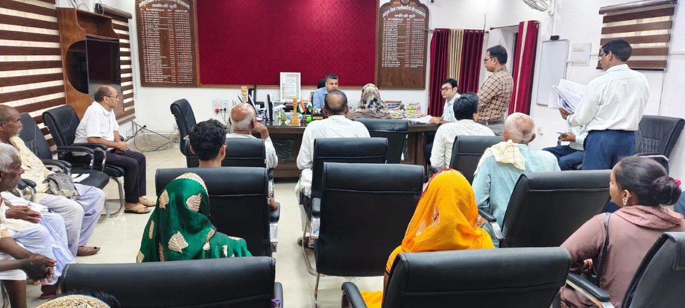 Supaulजनसुनवाई में डीएम अभिषेक रंजन ने सुनीं 24 फरियादें, समयसीमा में निष्पादन के सख्त निर्देश; लापरवाही पर होगी कड़ी कार्रवाई