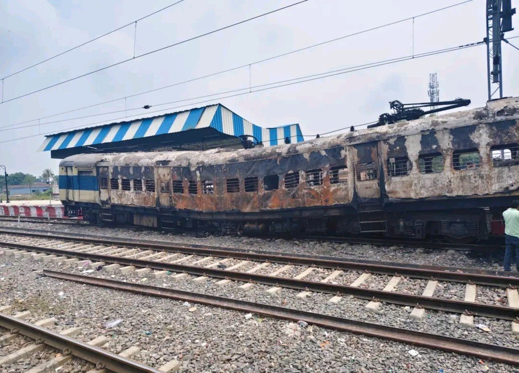 Saharsa MEMU Fire की जांच तेज: लखनऊ, झाझा और बंगाल से पहुंचीं एक्सपर्ट टीमें; तकनीकी साक्ष्य जुटाने में जुटे विशेषज्ञ
