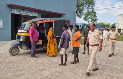 DMCH से चार दिनों से लापता बुजुर्ग का खेत में मिला शव, परिजनों में कोहराम