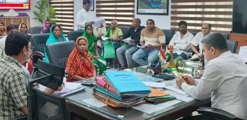 Madhepura में डीएम की जनसुनवाई में पहुंचीं 63 शिकायतें