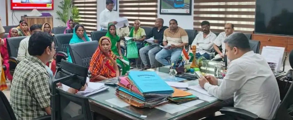 Madhepura में डीएम की जनसुनवाई में पहुंचीं 63 शिकायतें