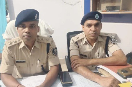 Saharsa की रिफ्यूजी कॉलोनी में पुलिस की छापेमारी