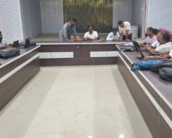 छातापुर में रविवार की छुट्टी रद्द: BDO ने खुलवाया दफ्तर, 23 पंचायतों की 230 योजनाओं का तैयार हुआ खाका