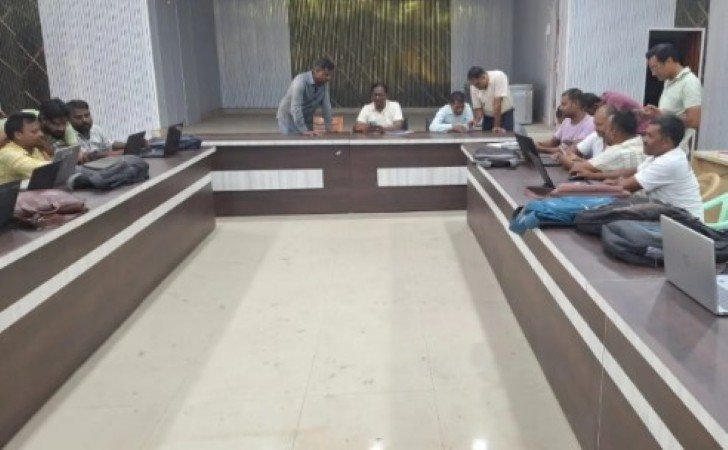 छातापुर में रविवार की छुट्टी रद्द: BDO ने खुलवाया दफ्तर, 23 पंचायतों की 230 योजनाओं का तैयार हुआ खाका