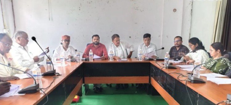 Madhepura: बदहाल सड़कों, एमडीएम व शिक्षकों के वेतन पर हंगामा, अफसरों को अल्टीमेटम