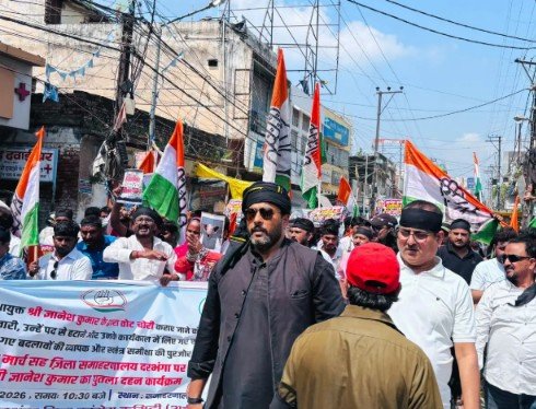 Darbhanga: मतदाता सूची में गड़बड़ी पर कांग्रेस का जोरदार प्रदर्शन, मुख्य चुनाव आयुक्त के इस्तीफे की मांग
