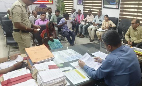 Madhepura: डीएम की जनसुनवाई में पहुंचे 32 फरियादी, भूमि व पेंशन मामलों के त्वरित निष्पादन का आदेश