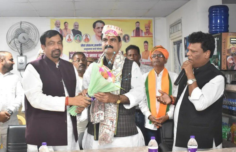 Darbhanga: बिरौल के प्रथम हॉस्पिटल में मोतियाबिंद का मुफ्त ऑपरेशन, सांसद गोपाल जी ठाकुर ने किया पौधरोपण