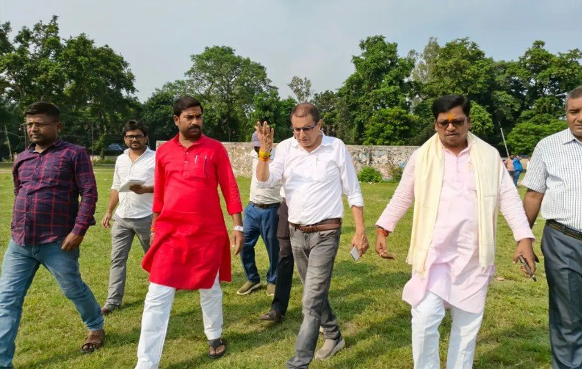 Seva Jyoti Yatra की तैयारियों को लेकर पटेल मैदान पहुंचे नगर आयुक्त, व्यवस्थाओं का लिया जायजा