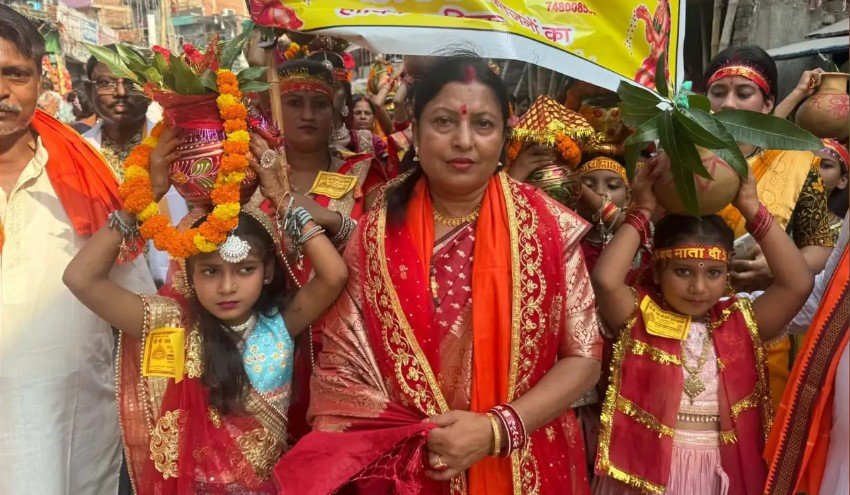 Darbhanga में दुर्गा पूजा की धूम: राज्यसभा सांसद धर्मशीला गुप्ता भव्य कलश यात्रा में हुईं शामिल, क्षेत्र में सुख-शांति की कामना