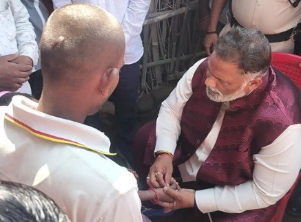 मधेपुरा: सांसद Pappu Yadav मृतक गोलू के परिजनों से मिले